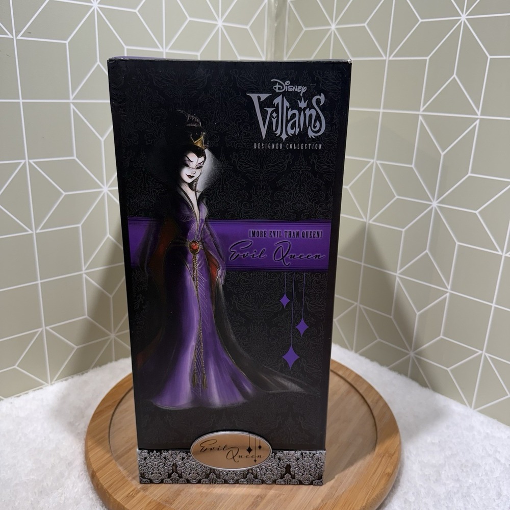 Disney Villains:‎ Evil Queen Disney Store Exclusive Ltd Edition